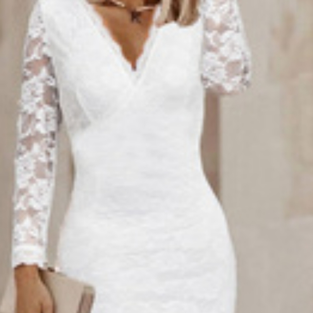 Lace short dress with long sleeves. Size Medium